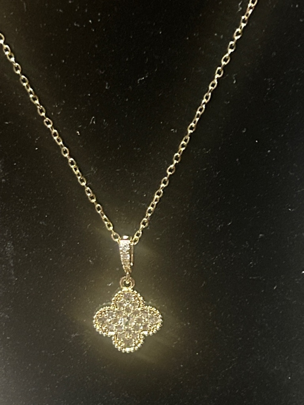 Gold Clover Pendant Necklace - Elegant Women's Jewelry - Picture 3 of 8